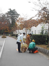 西側 道路 清掃中1