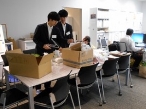 1355　3人で片付け中　2