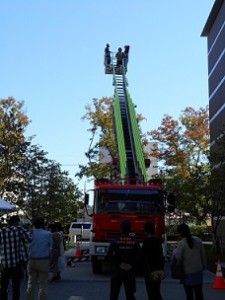 704　はしご車　（縦）