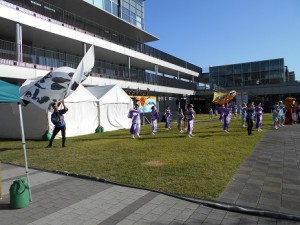 980　斜め前から　2つの旗